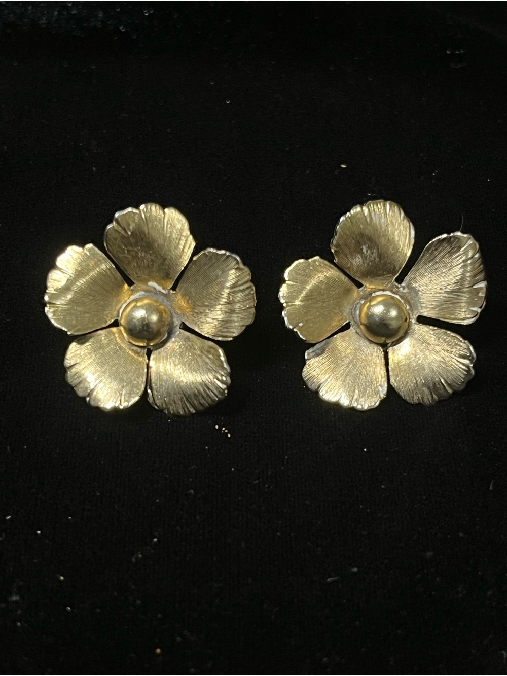 Vintage Giovanni Gold Tone Flower Clip On Earrings 1960s 1763